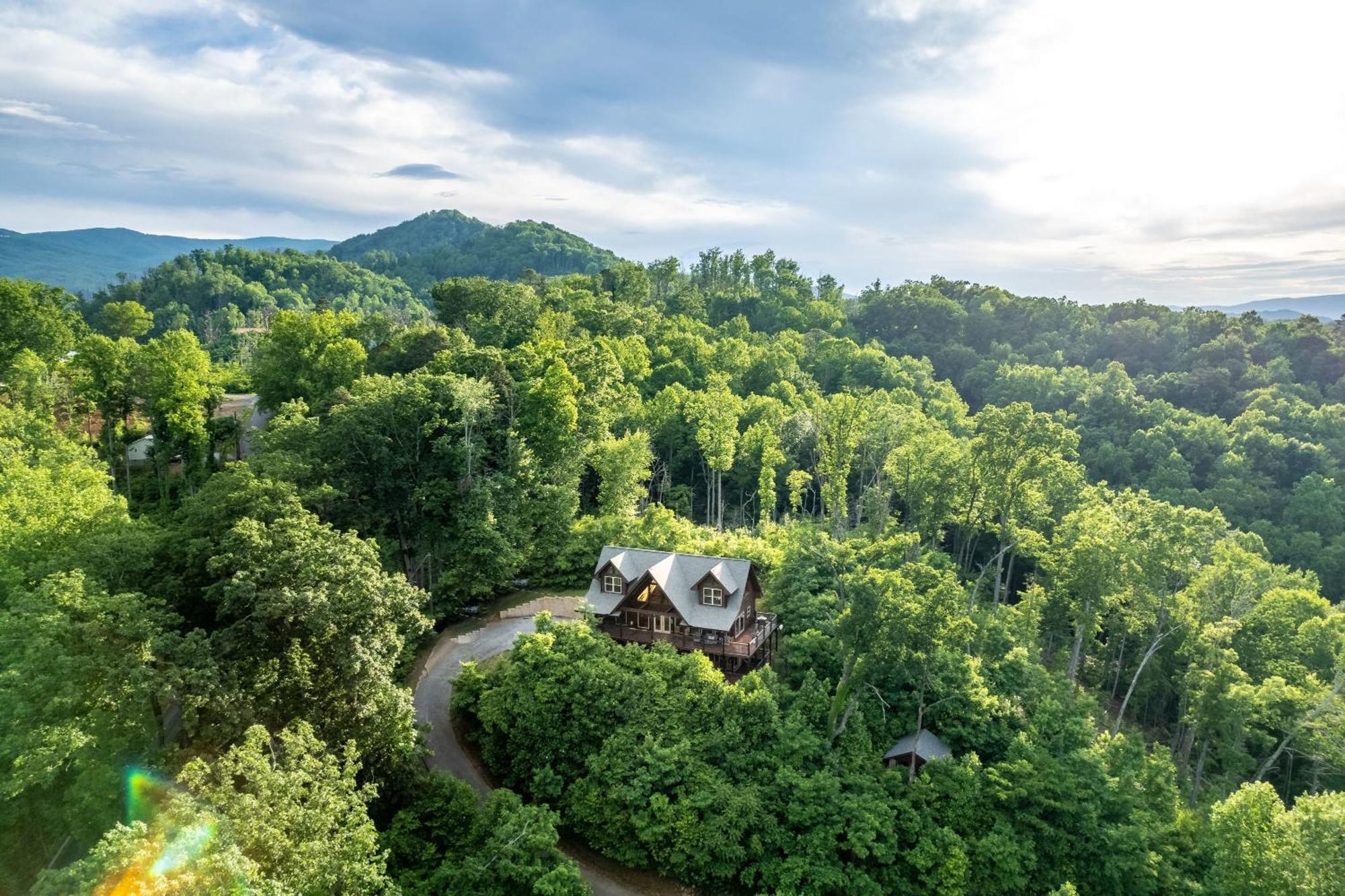 The Solstice - Amenities Galore Mountain Retreat Гетлинбург Екстериор снимка