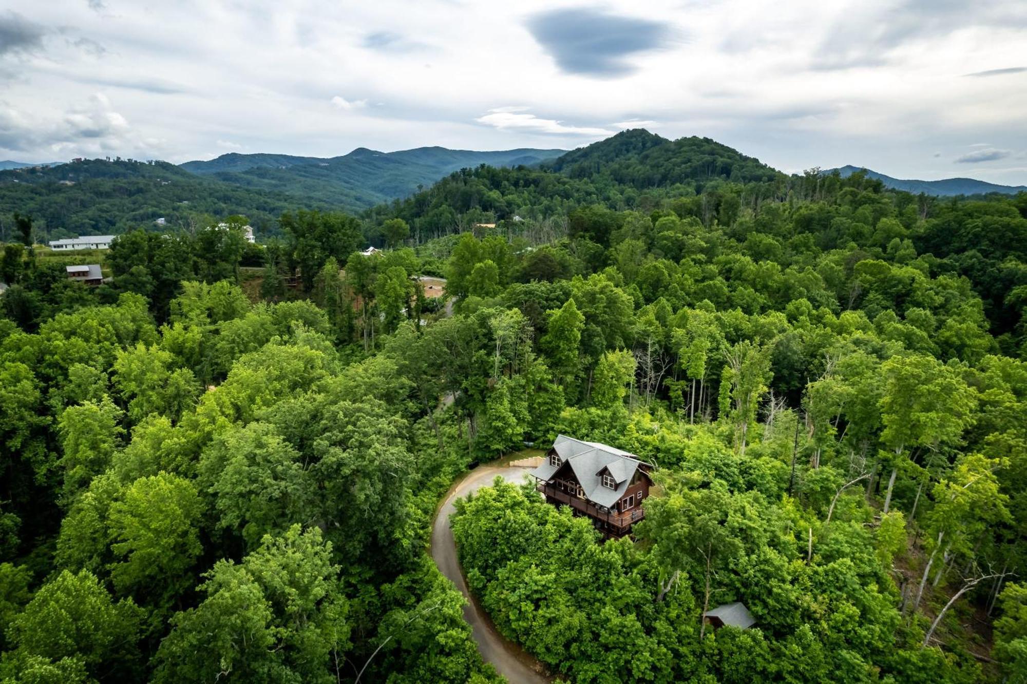 The Solstice - Amenities Galore Mountain Retreat Гетлинбург Екстериор снимка